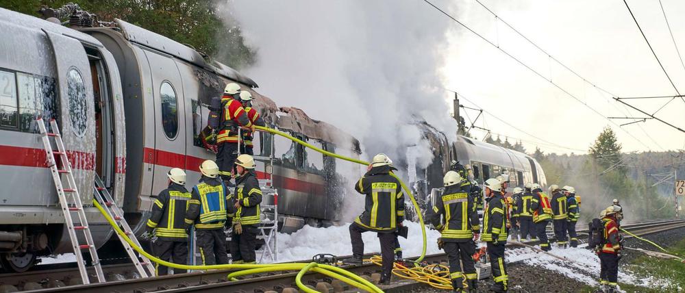 Der ICE war am Freitagmorgen im Westerwald in Brand geraten.