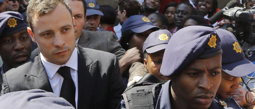 Die Entlassung von Oscar Pistorius in den Hausarrest fand am Freitag nicht statt, nachdem Südafrikas Justizminister sein Veto eingelegt hatte.