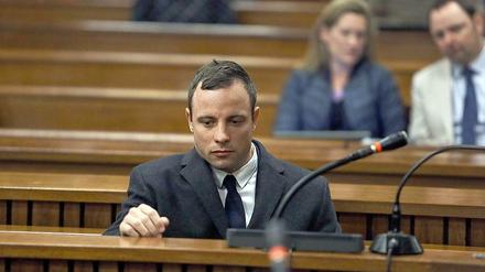 Warten auf den Urteilsspruch: Die Zeugenvernehmung im Mordprozess gegen Oscar Pistorius ist beendet. Der Sportstar ist des Mordes an seiner Freundin Reeva Steenkamp angeklagt.