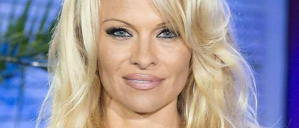 Pamela Anderson mischt sich in Spaniens Politik ein.