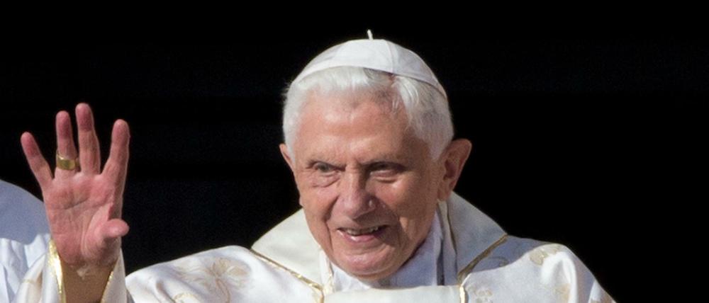 Der emeritierte Papst Benedikt XVI bei einer Ankunft im Vatikan 2014.
