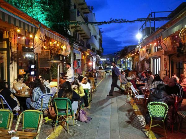 Restaurants in Tel Aviv kurz nach ihrer Eröffnung im März.