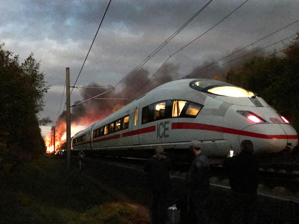 Der Zug fing zwischen Frankfurt und Köln an zu brennen. 