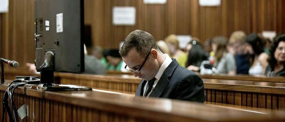 Vor Gericht. Sportstar Oscar Pistorius schildert im Mordprozess um den Tod seiner Freundin Reeva Steenkamp, wie er selbst und seine Familie mehrfach Gewaltopfer wurden.