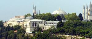 Kuppeln, Höfe, Gärten. Der Topkapi-Palast am Bosporus lockt jährlich mehr als drei Millionen Touristen an. Aber immer wieder werden erhebliche Schäden gemeldet.