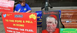 Gegen Vertuschung. Demonstranten wollen, dass Kardinal George Pell und andere, die Kindesmissbrauch gedeckt haben, zur Verantwortung gezogen werden.