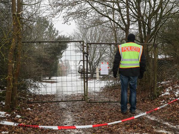 Nach dem tragischen Tod von sechs Teenagern in einer Gartenlaube steht der Vater zweier Opfer wegen fahrlässiger Tötung vor dem Landgericht Würzburg. 