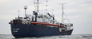 Das Rettungsschiff "Alan Kurdi" der Hilfsorganisation Sea-Eye in den Gewässern vor Libyen.