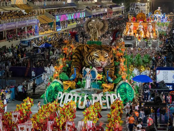 Für viele Menschen ist der Karneval eine willkommene Ablenkung von den Alltagssorgen in Brasilien.