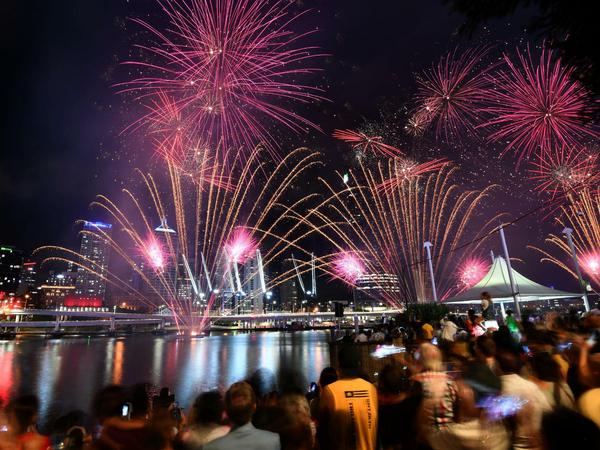 Trotz verheerender Buschbrände wurde das spektakuläre Feuerwerk in Sydney genehmigt.