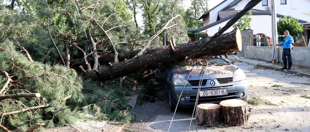 Schwere Unwetter haben in Kroatien, Bosnien-Herzegowina und Serbien große Schäden angerichtet.