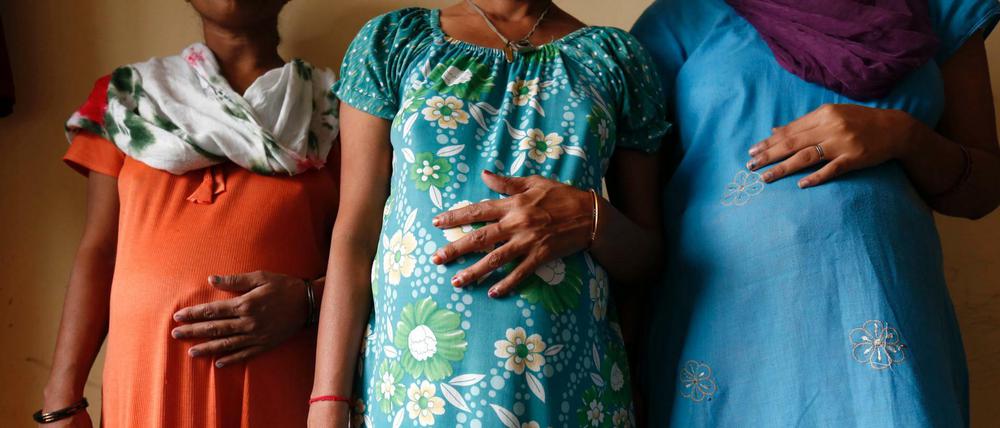 Indische Gebärmutter zu mieten. In nur wenigen Ländern ist es noch so billig und leicht, die Dienste von Leihmüttern zu nutzen. 