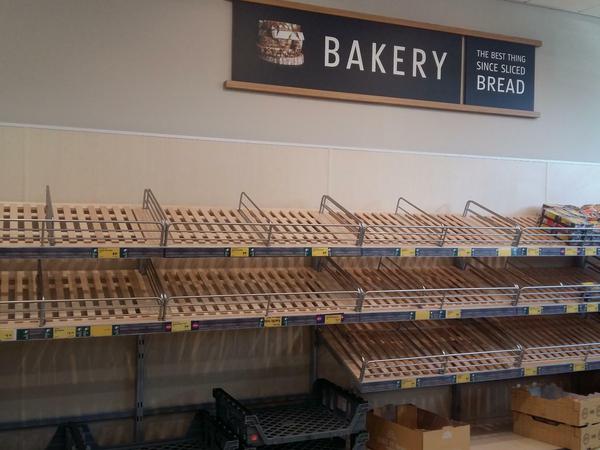 Die Regale in einigen irischen Supermärkten sind leer gekauft.