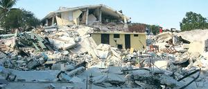 In dieser Schule starben 150 Kinder unter den Trümmern.