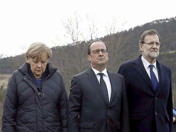 Am Unglücksort: Kanzlerin Angela Merkel, Frankreichs Staatspräsident Francois Hollande und Spaniens Premier Mariano Rajoy.