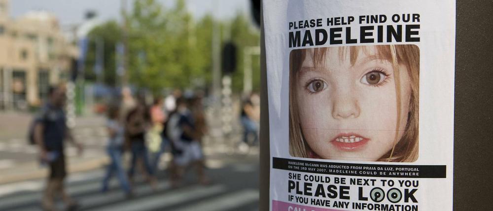 Please help find our Madeleine - Plakat an einer Litfaßsäule in Amsterdam.