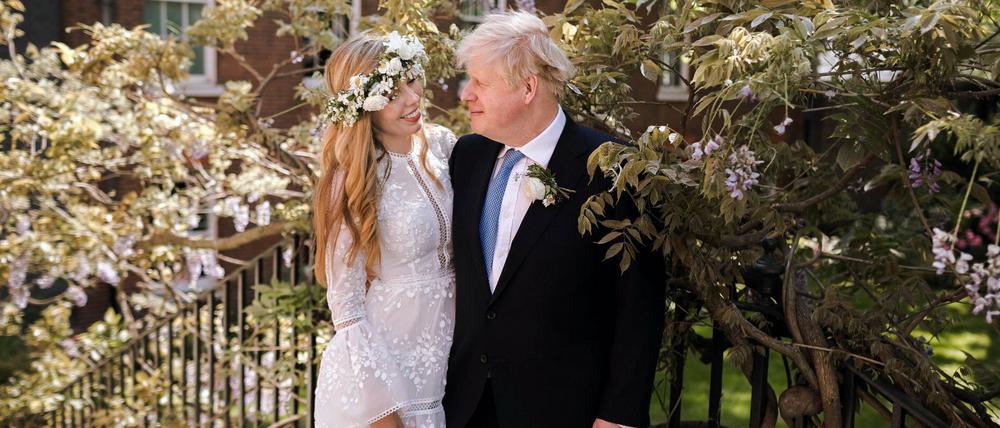 Das von Downing Street herausgegebene Foto zeigt die Hochzeit des Premierministers am 29. Mai 2021. 