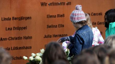 Gedenken am zweiten Jahrestag des Germanwings-Absturzes in den Alpen im März 2015 im Gymnasium von Haltern (Nordrhein-Westfalen), das 16 Schüler und zwei Lehrer bei dem Unglück verloren hatte. 