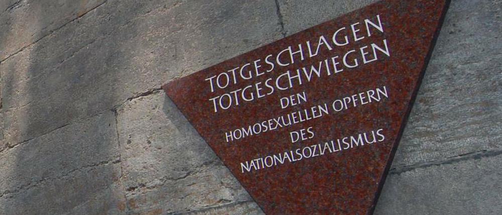 Späte Anerkennung. Jahrzehntelang wurde im Nationalsozialismus verfolgten Lesben und Schwulen das öffentliche Gedenken verweigert. Die 1989 geschaffene Gedenktafel auf dem Nollendorfplatz war in Deutschland die erste außerhalb eines ehemaligen KZ.