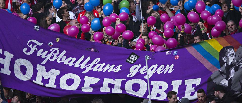 Geht doch: Fans gegen Homophobie bei Fortuna Düsseldorf.