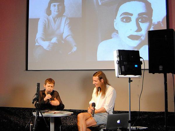 Mara Mattuschka im Gespräch auf dem Xposed Queer Film Festival im „Aquarium“ in Kreuzberg.
