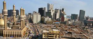 Lagos liegt im Süden Nigerias und ist die größte Stadt des Landes.