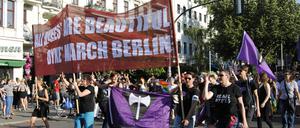 Mehrere Tausend Menschen haben am Freitag auf dem 10. Dyke* March für lesbische Sichtbarkeit demonstriert.