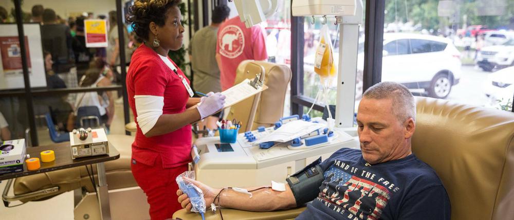 Blutspender im OneBlood Blood Donation Center von Orlando. 