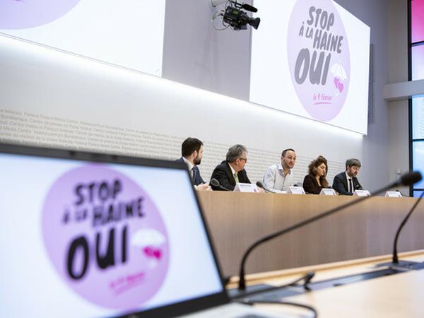 Stopp den Hass - mehrere Nationalräte der Schweiz setzen sich auf einer Pressekonferenz Anfang Januar für die Erweiterung des Diskriminierungsverbots ein.