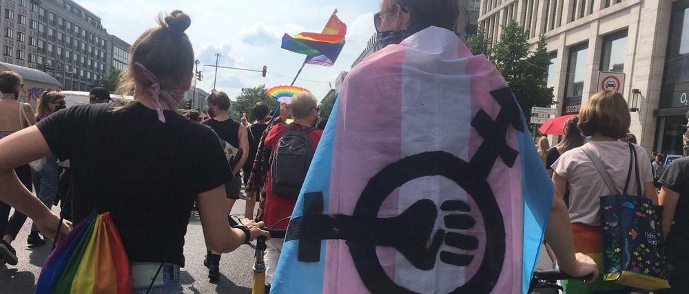 Für trans Rechte auf der Straße - eine Demonstration in Berlin.