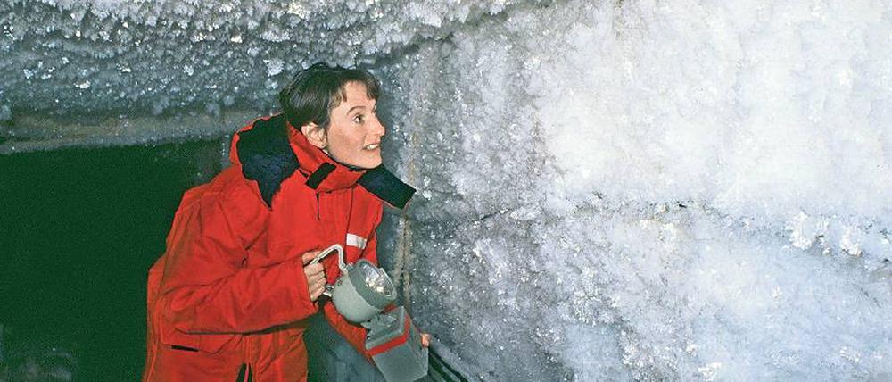 So schön frostig zeigt sich leider keiner der einstigen Kühlorte mehr. Hier handelt es sich um das eisige Untergeschoss der Neumayer-Forschungsstation in der Antarktis. 