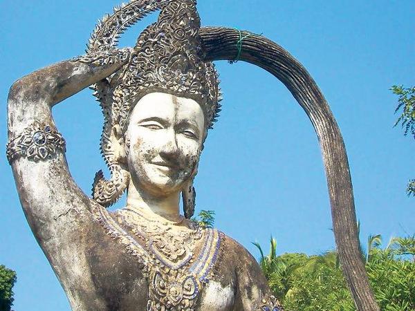 Buddha ist nicht überall. In Vientiane, der Hauptstadt von Laos, hat auch die Hindu-Gottheit Vishnu ihren Platz im Park.