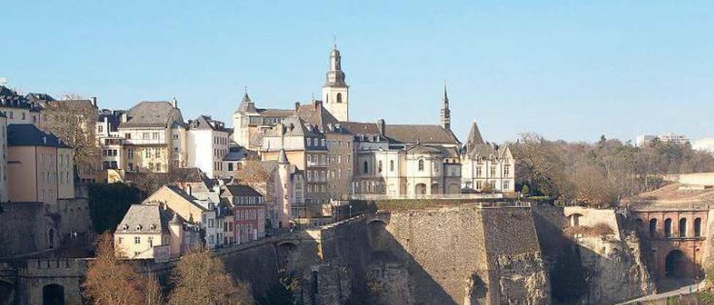 Luxemburg, wie man es sich eine europäische Schaltzentrale eigentlich nicht vorstellt: Altstadt über mittelalterlichen Festungsanlagen. 