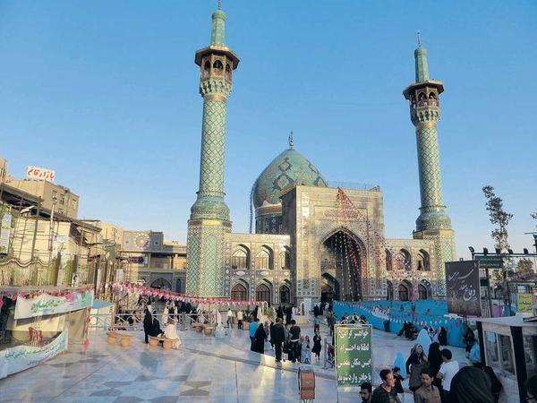 Masdjed-e-Shahid, größte Moschee Teherans, gleich am Basar.