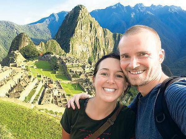 Selfie in Machu Picchu. Backpacker Stefan Krieger mit Freundin Aylin