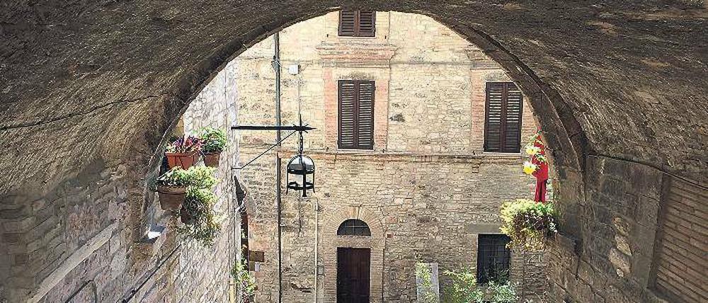 Steinreich. In Assisi und anderen Mittelalter-Städten Umbriens darf man staunen, wie meisterlich bereits im 6. bis 15. Jahrhundert gebaut wurde. 