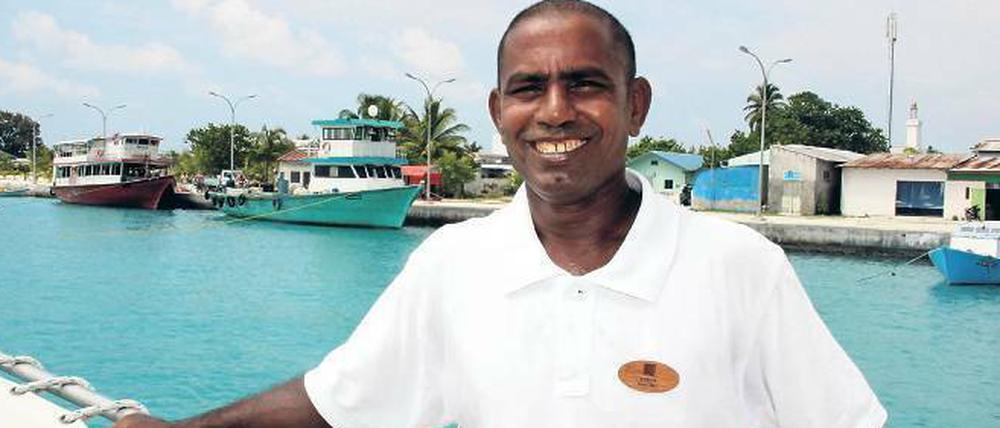 Willkommen. Mohammed Abdul Hammet führt Besucher auf der Insel Hinnavaru herum.