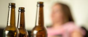 Kindern und Jugendlichen ist der Konsum von Alkohol in der Öffentlichkeit ab 14 Jahren erlaubt, wenn etwa der Vater oder die Mutter dabei ist.