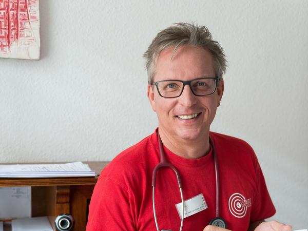 "Wäre das Gehirn ein Auto, würden Migräne-patienten porsche fahren". Jan-Peter Jansen ist Facharzt für Anästhesie und Intensivmedizin, ärztlicher Leiter und Geschäftsführer des SZ Schmerzzentrums Berlin. 
