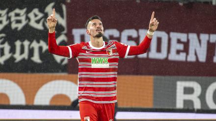 Mergim Berisha bescherte dem FC Augsburg einen weiteren wichtigen Sieg im Abstiegskampf.