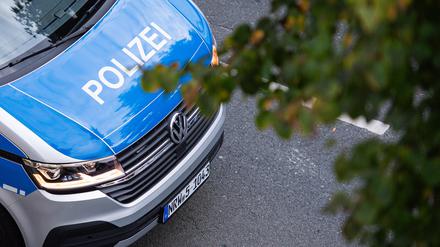 Bei der Kollision eines Busses und eines Pkws sind in Berlin-Mariendorf am Dienstagmorgen drei Menschen verletzt worden.