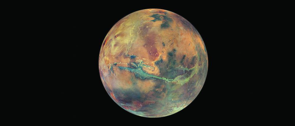 Eisbedeckte Pole, dunkelsandige Täler, schroffe Abbruchkanten, ausgetrocknete Flussbetten – alle Marslandschaften haben größere Dimensionen, als es die Menschen vom Heimatplaneten kennen.