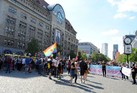 Anlässlich des "Internationalen Tages gegen Homophobie, Transphobie und Biphobie" (IDAHOT) fanden am Mittwoch zahlreiche Veranstaltungen in Berlin statt.