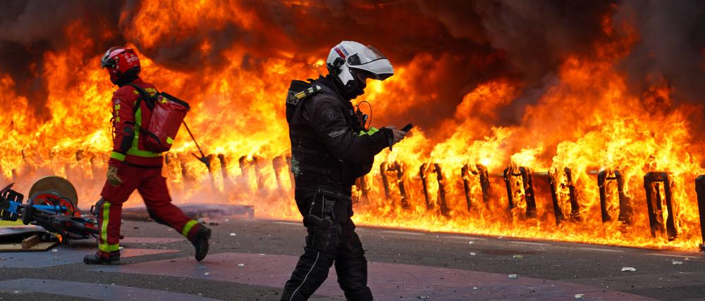 In Paris kam es zu Zusammenstößen zwischen Demonstrierenden und der Polizei. 