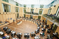 Blick in den Plenarsaal des Bundesrats: 16 Länder sind vertreten. Foto: imago images/Political-Moments