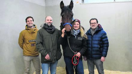 Forschen fürs Pferd (v.l.n.r.): Florian Bartenschlager, Lars Mundhenk, Heidrun Gehlen, Zoltán Konthur