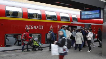 Ab 1. Mai können Reisende Regionalzüge für 49 Euro im Monat nutzen.