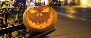 Ein Kürbis an Halloween in der Friedrich-Ebert-Straße in Potsdam am 29. Oktober 2020 