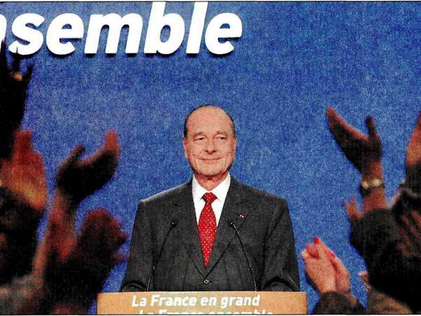 Jacques Chirac 2002 nach der Stichwahl gegen den Rechtsextremen Le Pen, in der er gut 80 Prozent der Stimmen geholt hatte. Chirac erreichte damit das beste Ergebnis bei einer Präsidentenwahl in der französischen Nachkriegsgeschichte                                                     