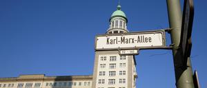 Die Karl-Marx-Allee - ehemals Stalinallee - mit dem Frankfurter Tor in Berlin-Friedrichshain wird 60 Jahre alt, aufgenommen am 2. Februar 2012.

Foto: Kitty Kleist-Heinrich